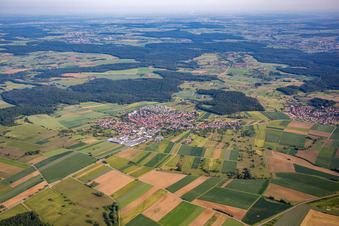 Vue aérienne de Village - Vue à le quartier Göbrichen in Neulingen dans le département Bade-Wurtemberg, Allemagne