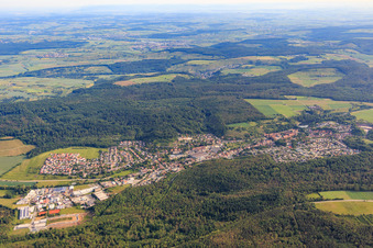 Vue aérienne de Vue de la ville de Kraichgau depuis le sud à Maulbronn dans le département Bade-Wurtemberg, Allemagne