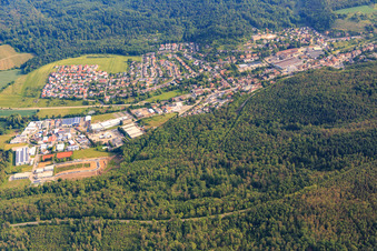 Vue aérienne de Vue de la ville de Kraichgau depuis le sud à Maulbronn dans le département Bade-Wurtemberg, Allemagne