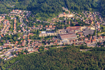 Vue aérienne de Ancien site d'usine au centre-ville, August-Kienzle-Straße à Maulbronn dans le département Bade-Wurtemberg, Allemagne