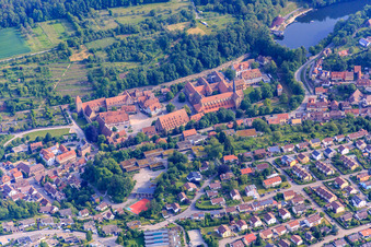 Vue aérienne de Monastère Maulbronn Patrimoine mondial de l'UNESCO à Maulbronn dans le département Bade-Wurtemberg, Allemagne