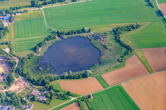 Vue aérienne de Rossweiher à Maulbronn dans le département Bade-Wurtemberg, Allemagne