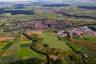 Vue aérienne de Vue des rues et des maisons dans les quartiers résidentiels à Schwaigern dans le département Bade-Wurtemberg, Allemagne