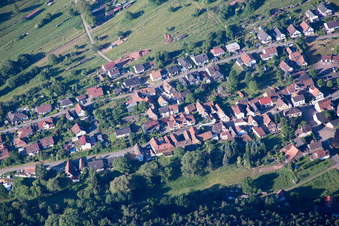 Vue d'oiseau de Birkenhördt dans le département Rhénanie-Palatinat, Allemagne