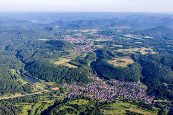 Vue aérienne de Dans la forêt du Palatinat à Silz dans le département Rhénanie-Palatinat, Allemagne