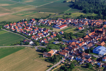 Vue aérienne de Sur le chemin de fer à Steinweiler dans le département Rhénanie-Palatinat, Allemagne