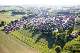 Image drone de Neewiller-près-Lauterbourg dans le département Bas Rhin, France
