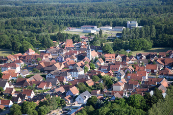 Vue aérienne de Niederrœdern dans le département Bas Rhin, France