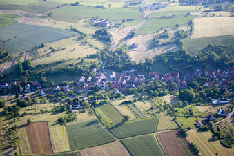Vue aérienne de Mitschdorf dans le département Bas Rhin, France