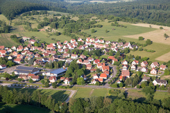 Vue d'oiseau de Lembach dans le département Bas Rhin, France