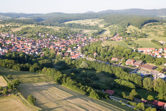Lembach dans le département Bas Rhin, France du point de vue du drone