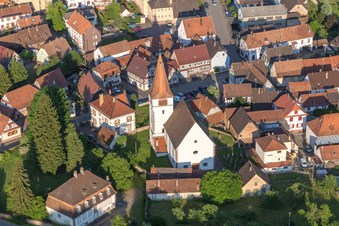 Vue aérienne de Conseil Fabrique de l'Eglise Catholique à Lembach dans le département Bas Rhin, France