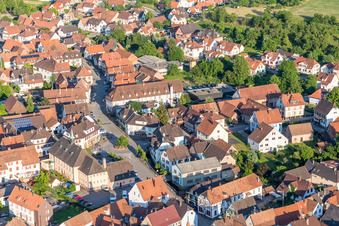 Vue aérienne de Restaurant étoilé Auberge du Cheval Blanc à Lembach dans le département Bas Rhin, France