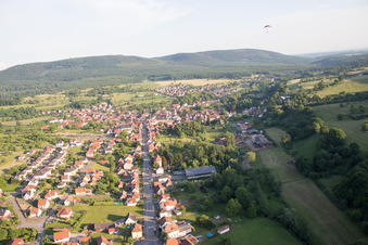 Lembach dans le département Bas Rhin, France du point de vue du drone