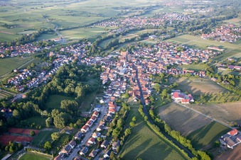 Quartier Ingenheim in Billigheim-Ingenheim dans le département Rhénanie-Palatinat, Allemagne d'un drone