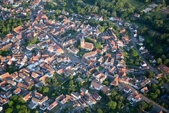 Quartier Billigheim in Billigheim-Ingenheim dans le département Rhénanie-Palatinat, Allemagne depuis l'avion