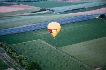 Vue aérienne de Montgolfière à Herxheim bei Landau dans le département Rhénanie-Palatinat, Allemagne