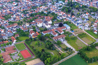 Vue aérienne de Abbaye Saint-Paul de Herxheim à Herxheim bei Landau dans le département Rhénanie-Palatinat, Allemagne