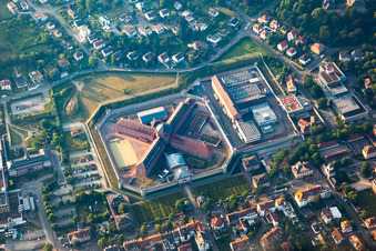 Vue aérienne de Établissement pénitentiaire Bruchsal dans le district d'Untergrombach à Bruchsal dans le département Bade-Wurtemberg, Allemagne