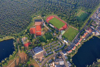 Vue aérienne de Stade Waldsee du TC Waldsee eV Forst et Waldseehalle à Forst dans le département Bade-Wurtemberg, Allemagne