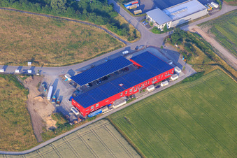 Vue aérienne de Atelier automobile Christian Bauer Master à Forst dans le département Bade-Wurtemberg, Allemagne