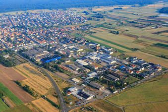 Vue aérienne de Zone industrielle Industriestraße avec LINHADT Hambrücken GmbH à Hambrücken dans le département Bade-Wurtemberg, Allemagne