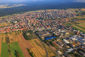 Vue aérienne de Zone industrielle Industriestraße avec LINHADT Hambrücken GmbH à Hambrücken dans le département Bade-Wurtemberg, Allemagne
