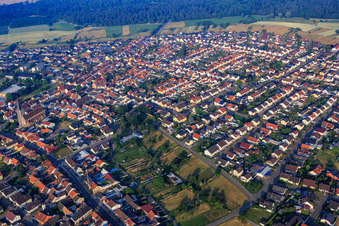 Vue aérienne de Vue d'ensemble de la ville depuis le nord-est à Hambrücken dans le département Bade-Wurtemberg, Allemagne