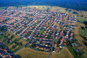 Vue aérienne de Vue d'ensemble de la ville depuis le nord-est à Hambrücken dans le département Bade-Wurtemberg, Allemagne