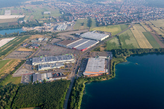 Vue aérienne de Centre commercial Globus Wiesental, Meubles à roulettes - Waghäusel dans Wiesental à le quartier Wiesental in Waghäusel dans le département Bade-Wurtemberg, Allemagne