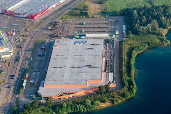 Vue aérienne de Centre commercial Globus quincaillerie Wiesental à Wiesental à le quartier Wiesental in Waghäusel dans le département Bade-Wurtemberg, Allemagne