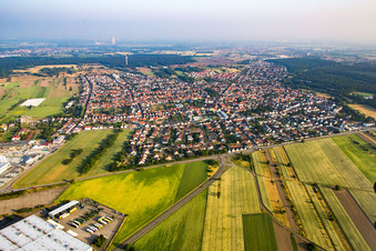 Vue aérienne de Du sud-est à le quartier Wiesental in Waghäusel dans le département Bade-Wurtemberg, Allemagne