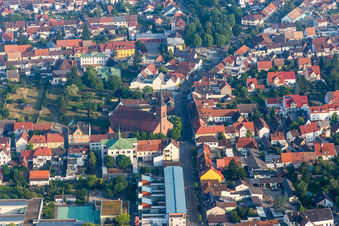 Vue aérienne de Église Saint-Jodokus à Wiesental à le quartier Wiesental in Waghäusel dans le département Bade-Wurtemberg, Allemagne
