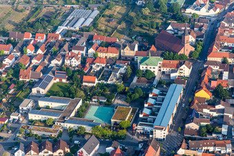 Vue aérienne de École Bolanden en Wiesental à le quartier Wiesental in Waghäusel dans le département Bade-Wurtemberg, Allemagne