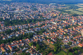Vue aérienne de Rue Stettenberg à Lingenfeld dans le département Rhénanie-Palatinat, Allemagne
