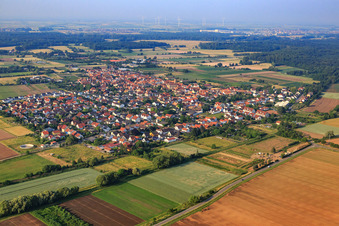 Vue aérienne de Vue de la ville depuis le nord-est à Zeiskam dans le département Rhénanie-Palatinat, Allemagne