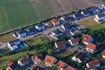 Vue aérienne de Dans le jardin du presbytère à Zeiskam dans le département Rhénanie-Palatinat, Allemagne