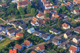 Vue aérienne de Raiffeisenstrasse à Zeiskam dans le département Rhénanie-Palatinat, Allemagne