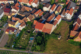 Vue d'oiseau de Pfalzstr à Zeiskam dans le département Rhénanie-Palatinat, Allemagne