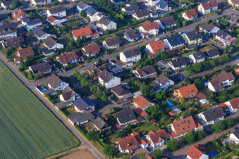 Vue aérienne de Rue Bruckner à Ottersheim bei Landau dans le département Rhénanie-Palatinat, Allemagne