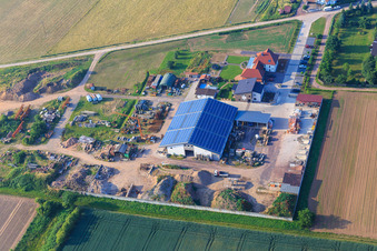 Vue aérienne de Ours d'Ottersheim Queichtal à Ottersheim bei Landau dans le département Rhénanie-Palatinat, Allemagne