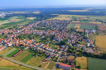 Vue aérienne de Vue du sud-est à Ottersheim bei Landau dans le département Rhénanie-Palatinat, Allemagne