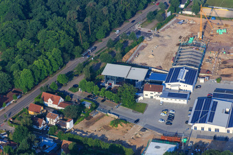 Photographie aérienne de Quartier Lanzet à l'ouest avec chantier de construction des nouveaux bâtiments EDEKA Albrecht et Hagebau Kompakt - Gillet Baustoffe GmbH à Herxheim bei Landau dans le département Rhénanie-Palatinat, Allemagne