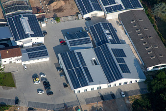 Vue aérienne de Terrain de la clinique du centre de réadaptation de la clinique de réadaptation REHA med Gesundheitspark GmbH - Reha PLUS (Palatinat) à Herxheim bei Landau dans le département Rhénanie-Palatinat, Allemagne