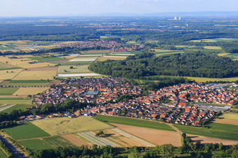 Vue aérienne de Vue du village depuis le sud-ouest à Kuhardt dans le département Rhénanie-Palatinat, Allemagne