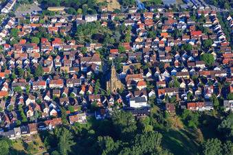 Vue aérienne de Église évangélique Neureut Nord à le quartier Neureut in Karlsruhe dans le département Bade-Wurtemberg, Allemagne