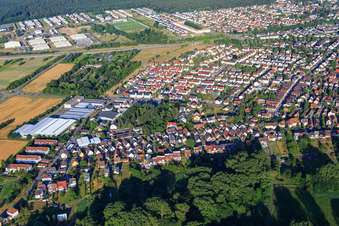 Vue aérienne de Au Zinken à le quartier Neureut in Karlsruhe dans le département Bade-Wurtemberg, Allemagne