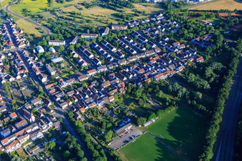Vue aérienne de Sur le chemin à le quartier Neureut in Karlsruhe dans le département Bade-Wurtemberg, Allemagne