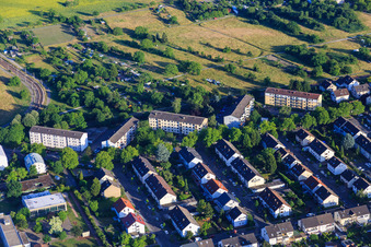 Vue aérienne de Oberfeldstr à le quartier Neureut in Karlsruhe dans le département Bade-Wurtemberg, Allemagne