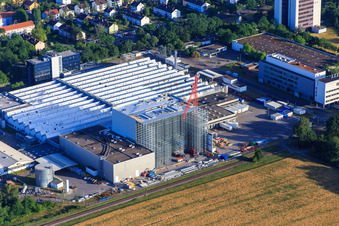 Vue aérienne de Chantier de construction chez L'OREAL Produktion Deutschland GmbH & Co. KG à le quartier Nordweststadt in Karlsruhe dans le département Bade-Wurtemberg, Allemagne
